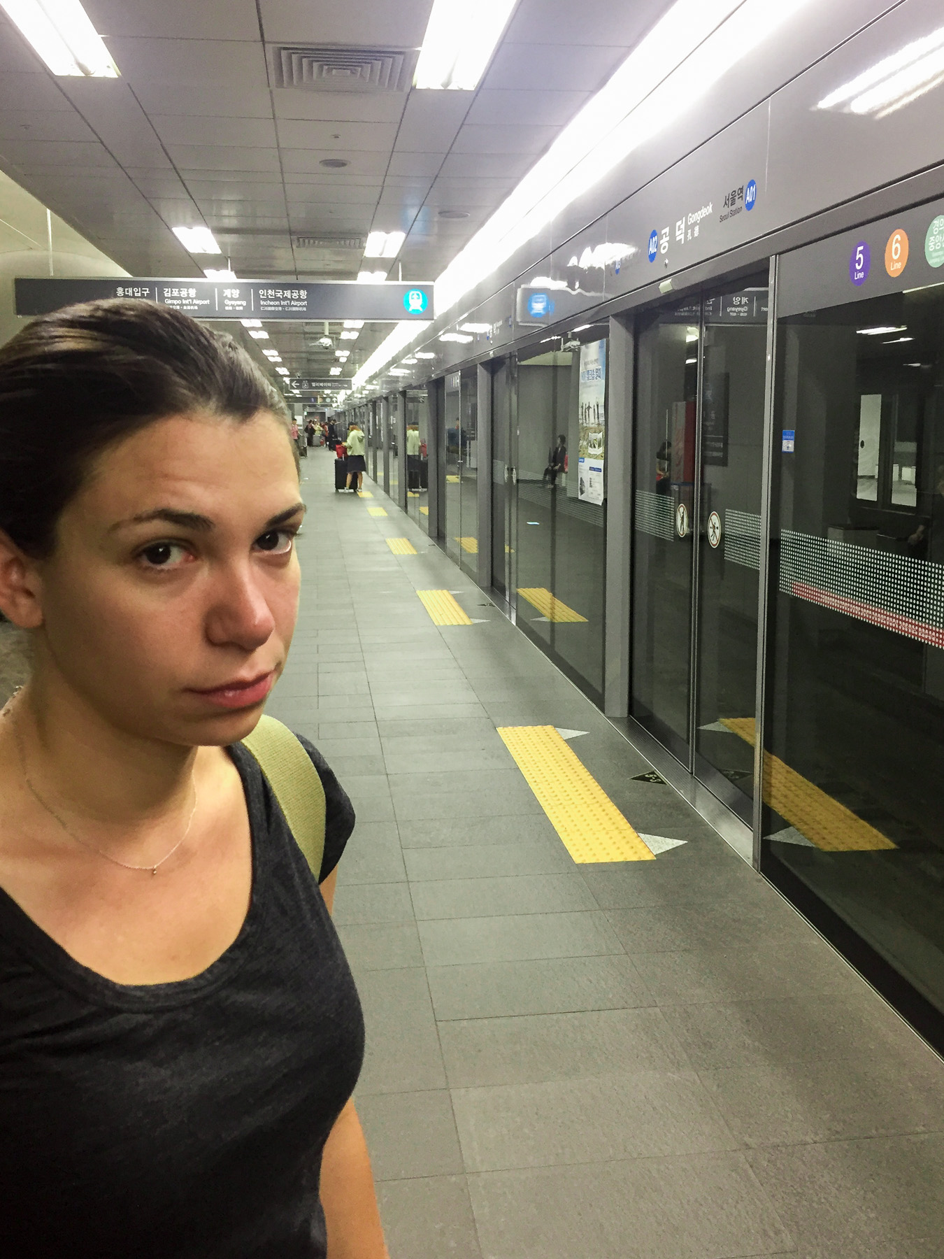 Um 6 Uhr morgens an der U-Bahn in Seoul